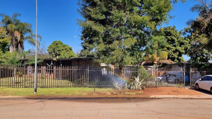 4 Bedroom Property for Sale in Fauna Park Limpopo
