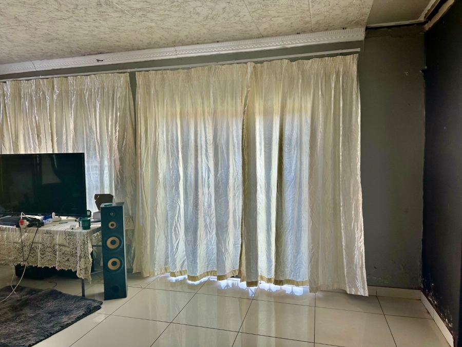 5 Bedroom Property for Sale in Chroompark Limpopo