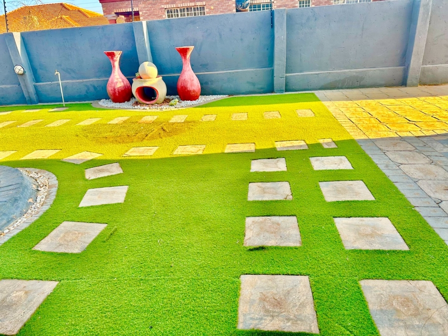 5 Bedroom Property for Sale in Chroompark Limpopo