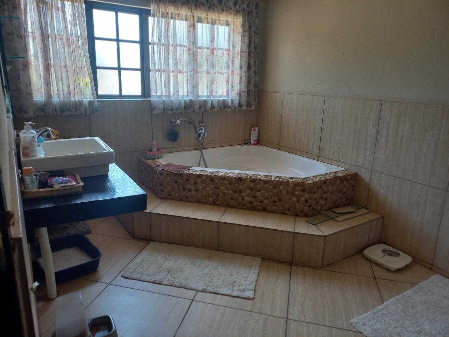 5 Bedroom Property for Sale in Ivydale A H Limpopo