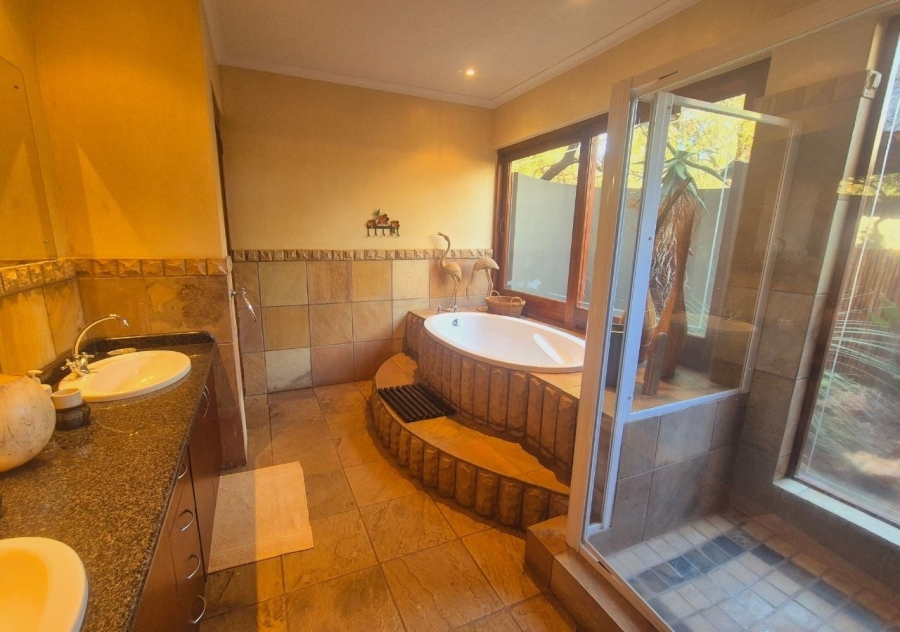 5 Bedroom Property for Sale in Zebula Golf Estate Limpopo