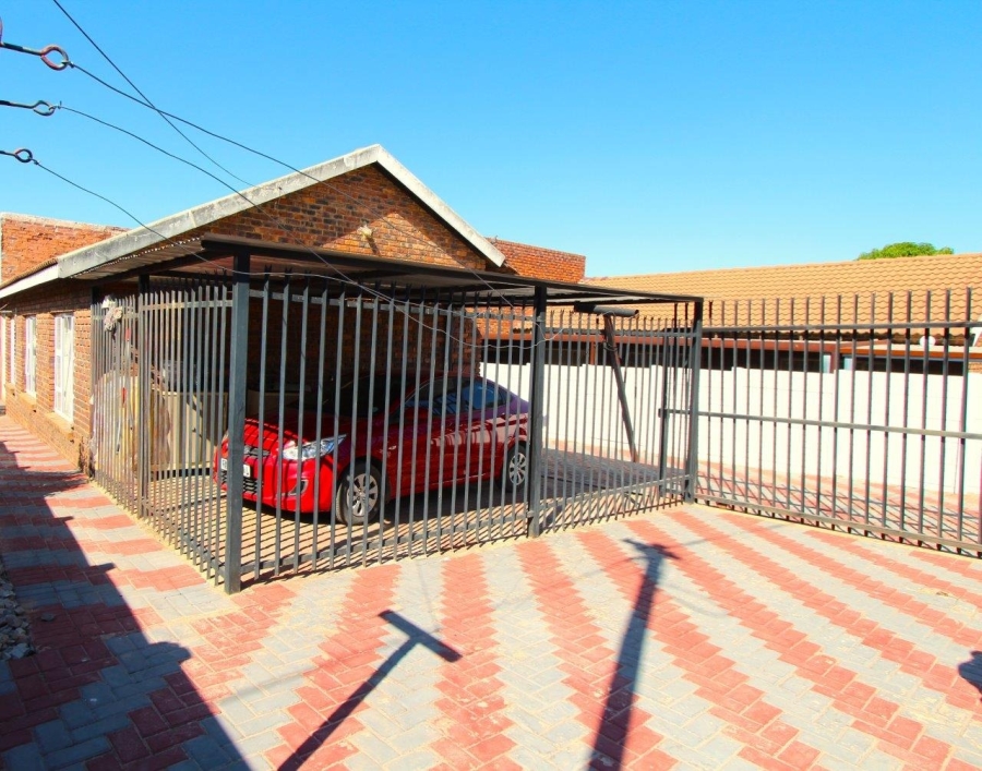3 Bedroom Property for Sale in Phagameng Limpopo