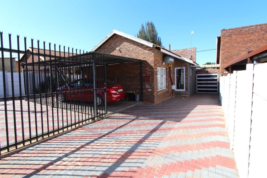 3 Bedroom Property for Sale in Phagameng Limpopo