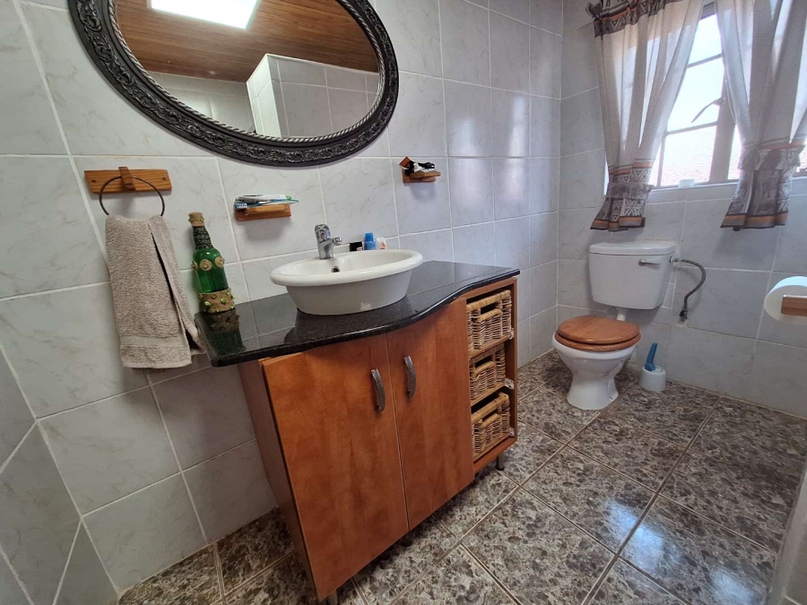 To Let 4 Bedroom Property for Rent in Leeupoort Limpopo