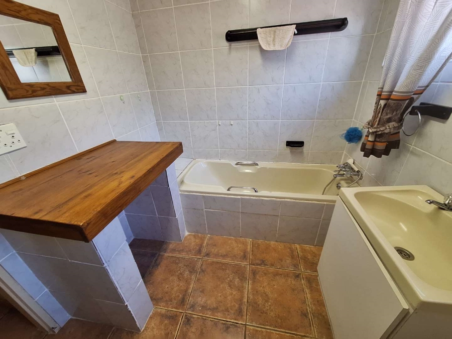 To Let 4 Bedroom Property for Rent in Leeupoort Limpopo