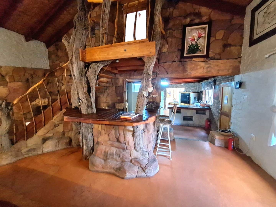5 Bedroom Property for Sale in Leeupoort Limpopo