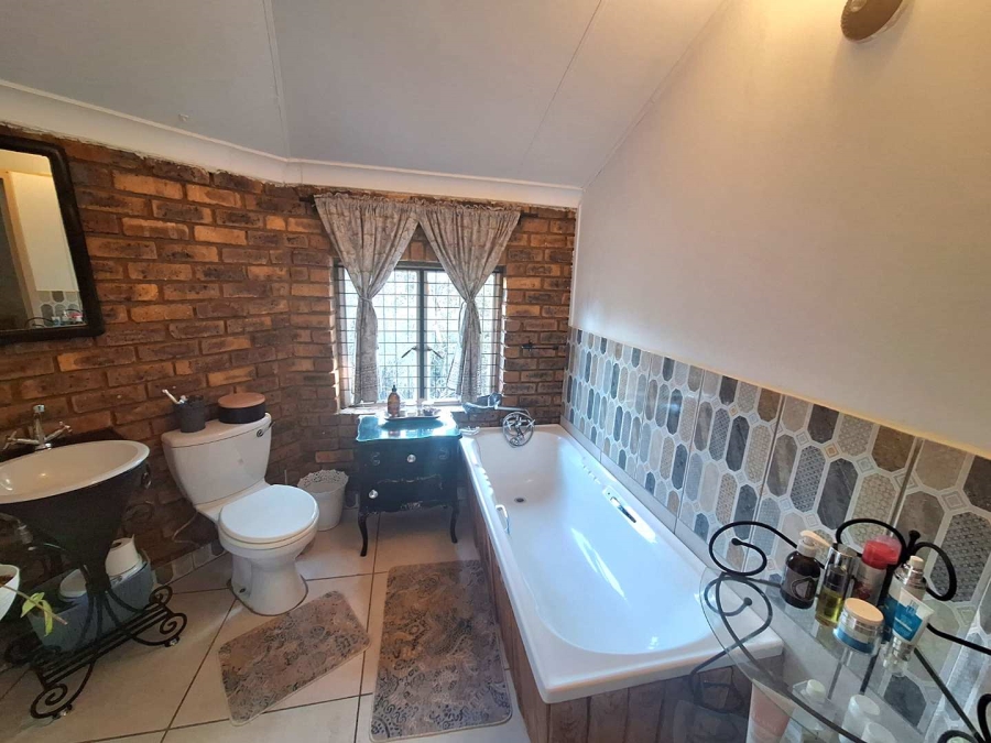 5 Bedroom Property for Sale in Leeupoort Limpopo