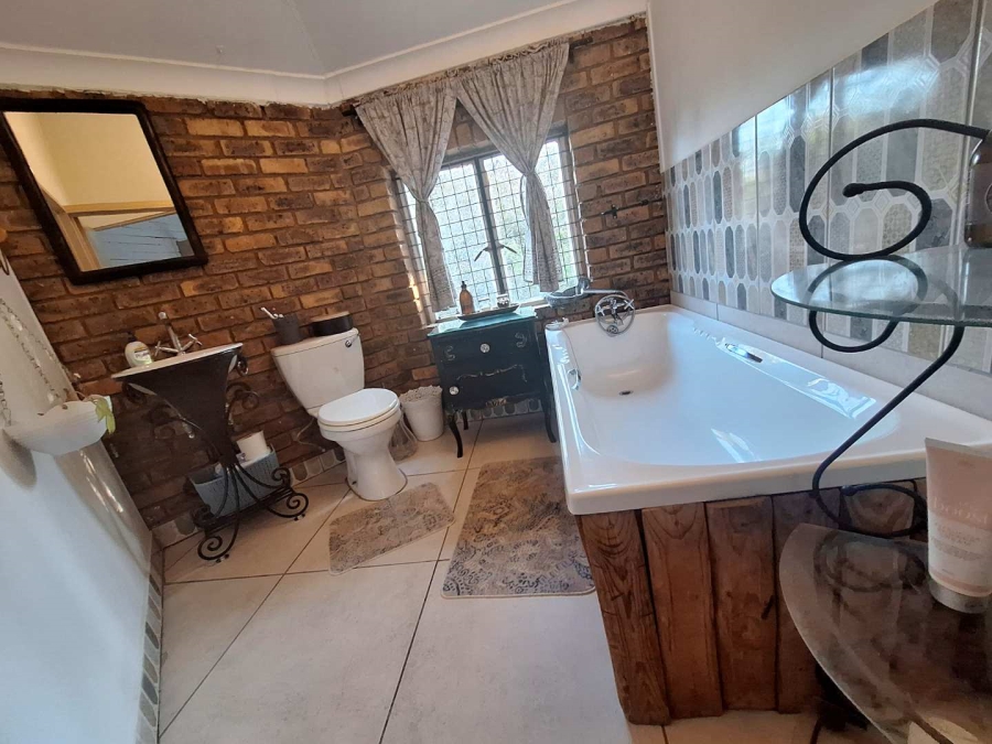 5 Bedroom Property for Sale in Leeupoort Limpopo
