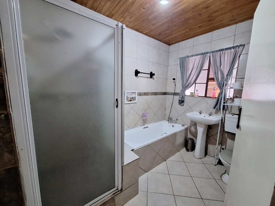 4 Bedroom Property for Sale in Leeupoort Limpopo