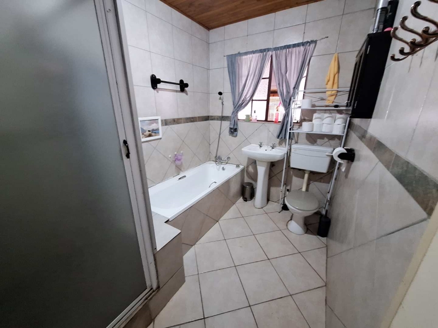 4 Bedroom Property for Sale in Leeupoort Limpopo