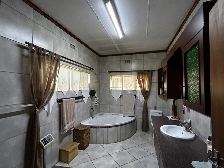 6 Bedroom Property for Sale in Tzaneen Rural Limpopo