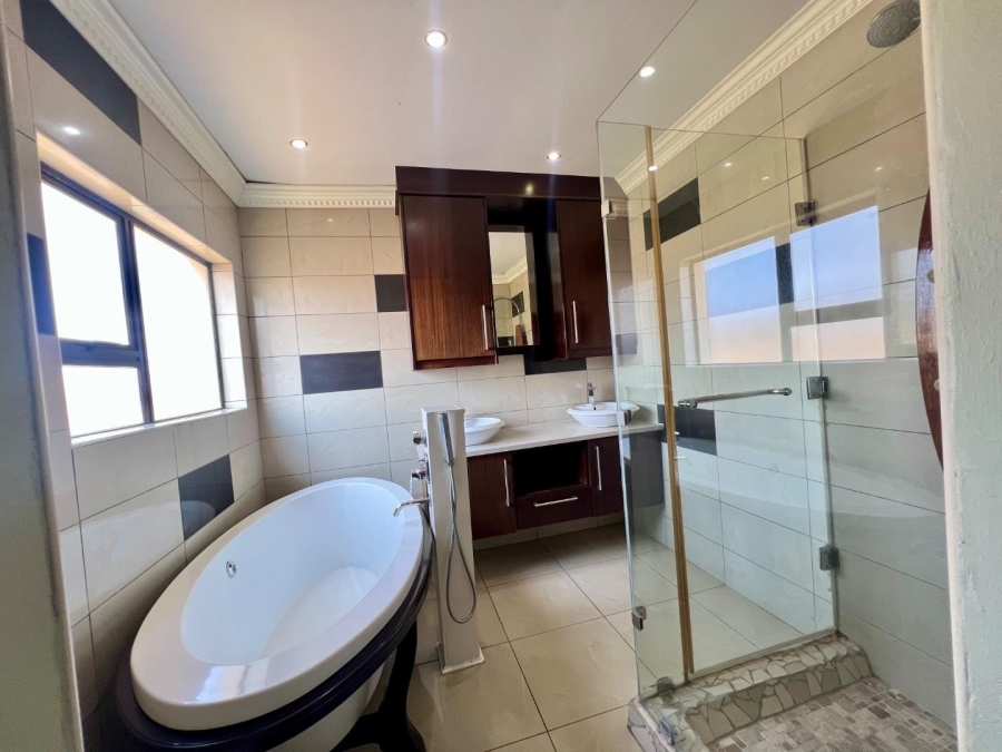 5 Bedroom Property for Sale in Thornhill Limpopo