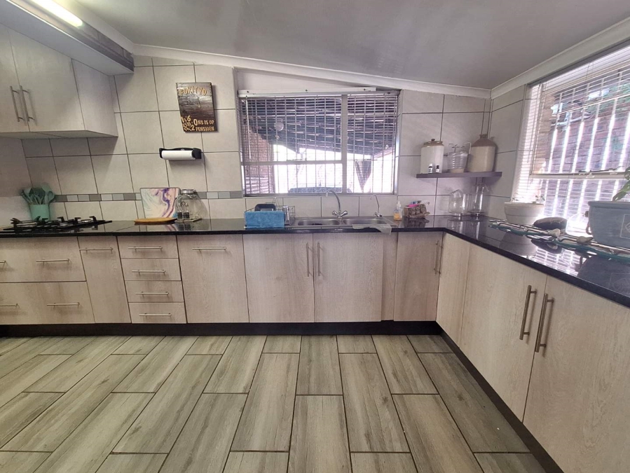 4 Bedroom Property for Sale in Leeupoort Limpopo