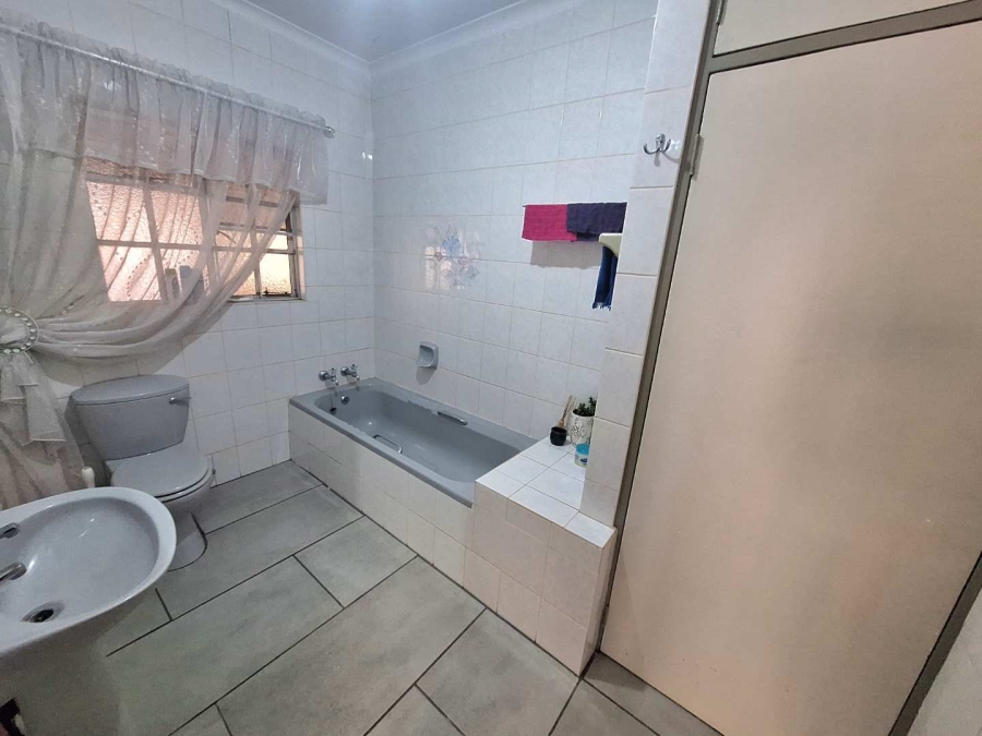 4 Bedroom Property for Sale in Leeupoort Limpopo