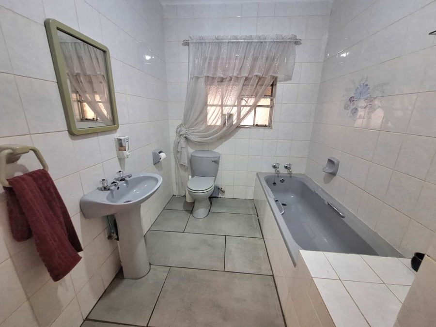 4 Bedroom Property for Sale in Leeupoort Limpopo