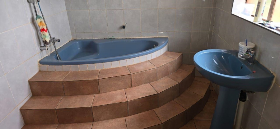 4 Bedroom Property for Sale in Ngwenani Limpopo