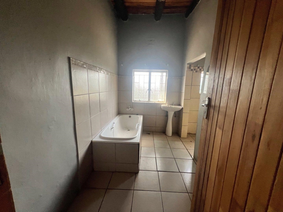 5 Bedroom Property for Sale in Letsitele Limpopo