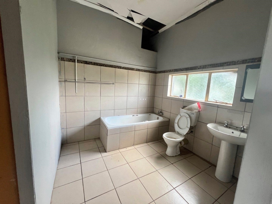 5 Bedroom Property for Sale in Letsitele Limpopo