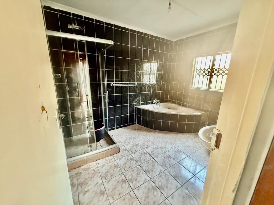 To Let 5 Bedroom Property for Rent in Mankweng Limpopo