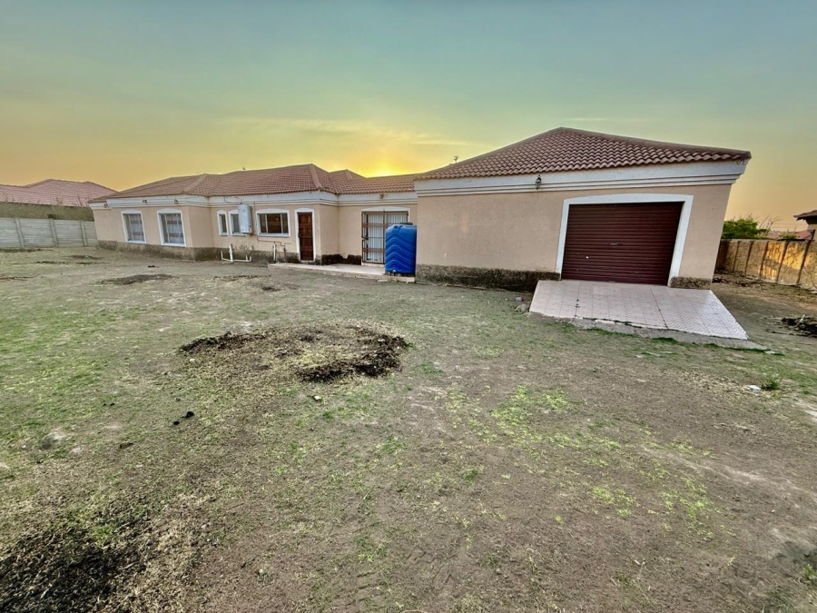 To Let 5 Bedroom Property for Rent in Mankweng Limpopo