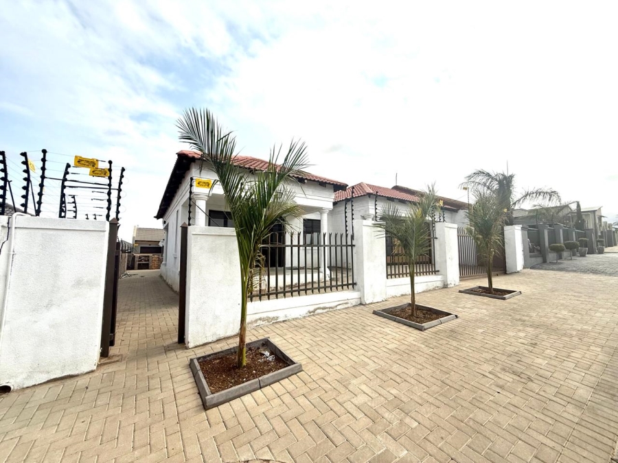 3 Bedroom Property for Sale in Mahlasedi Park Limpopo