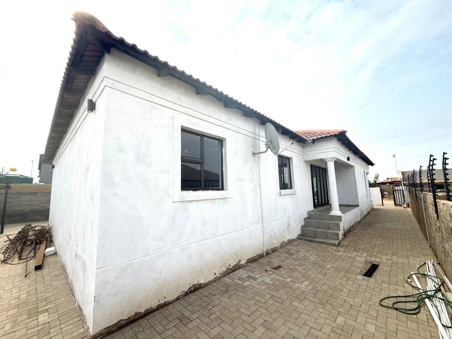 3 Bedroom Property for Sale in Mahlasedi Park Limpopo