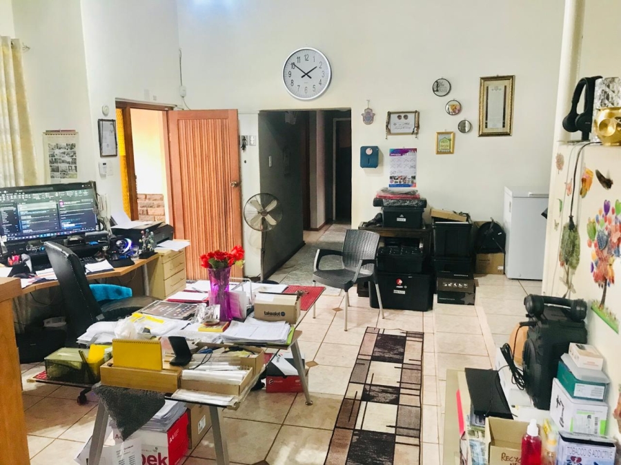 4 Bedroom Property for Sale in Fauna Park Limpopo