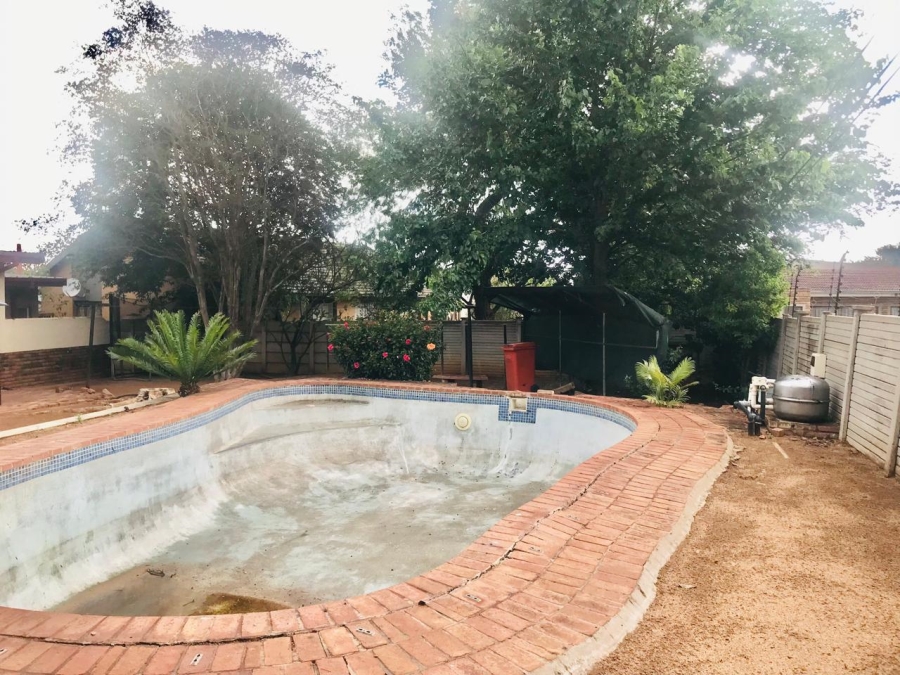 4 Bedroom Property for Sale in Fauna Park Limpopo