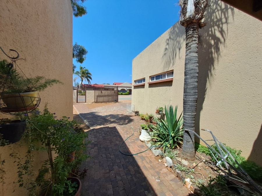2 Bedroom Property for Sale in Flora Park Limpopo