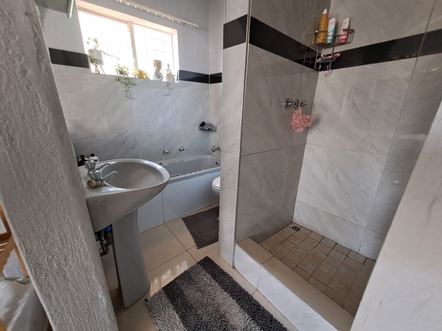 2 Bedroom Property for Sale in Flora Park Limpopo