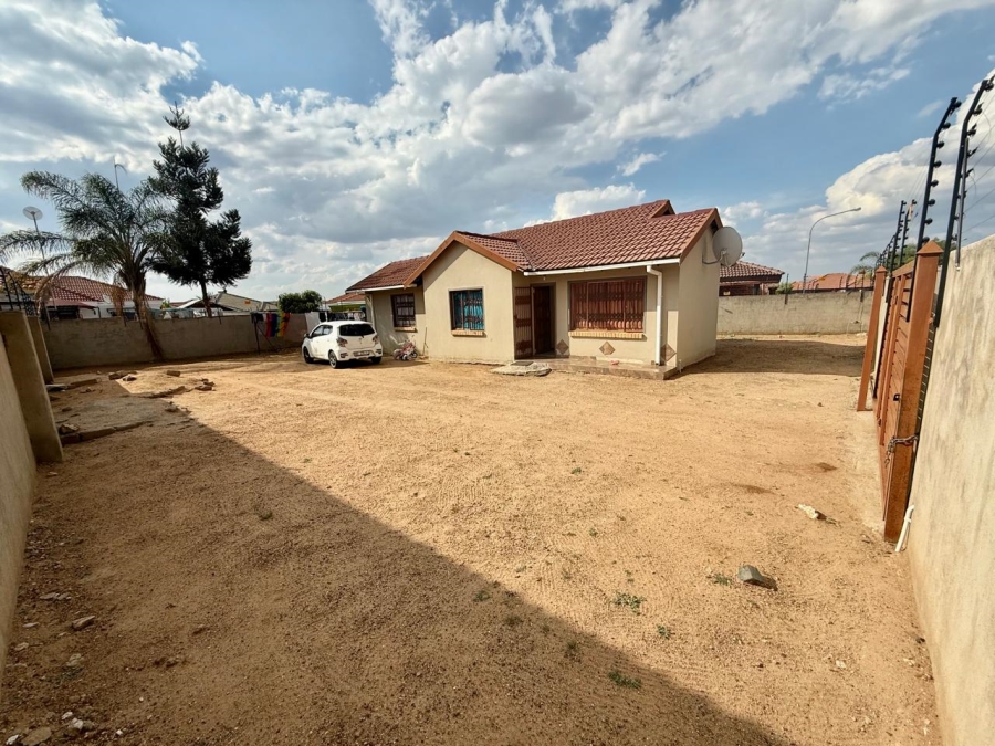 3 Bedroom Property for Sale in Mahlasedi Park Limpopo