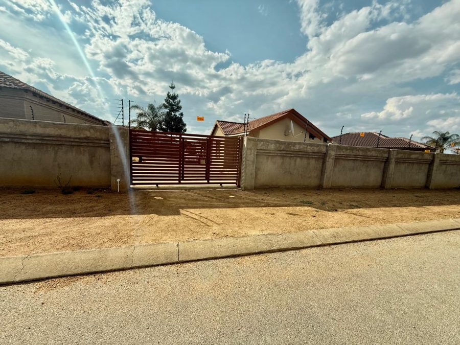 3 Bedroom Property for Sale in Mahlasedi Park Limpopo
