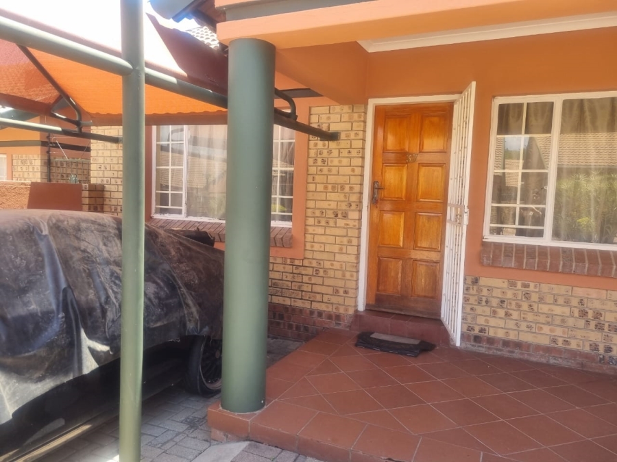 To Let 3 Bedroom Property for Rent in Bendor Limpopo