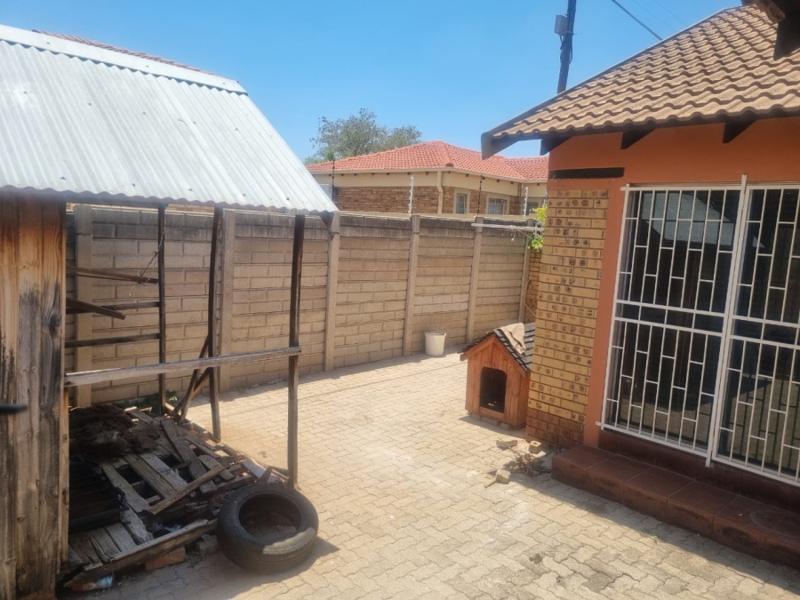 To Let 3 Bedroom Property for Rent in Bendor Limpopo