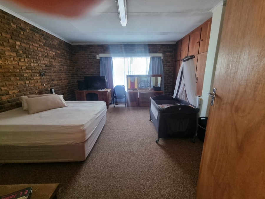 To Let 4 Bedroom Property for Rent in Fauna Park Limpopo