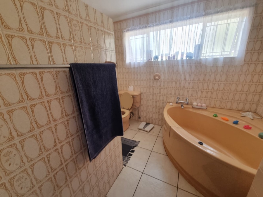 To Let 4 Bedroom Property for Rent in Fauna Park Limpopo