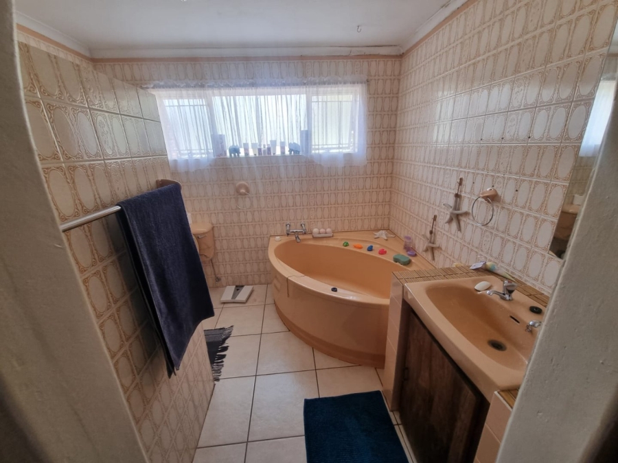 To Let 4 Bedroom Property for Rent in Fauna Park Limpopo
