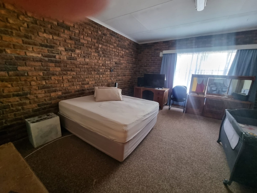 To Let 4 Bedroom Property for Rent in Fauna Park Limpopo