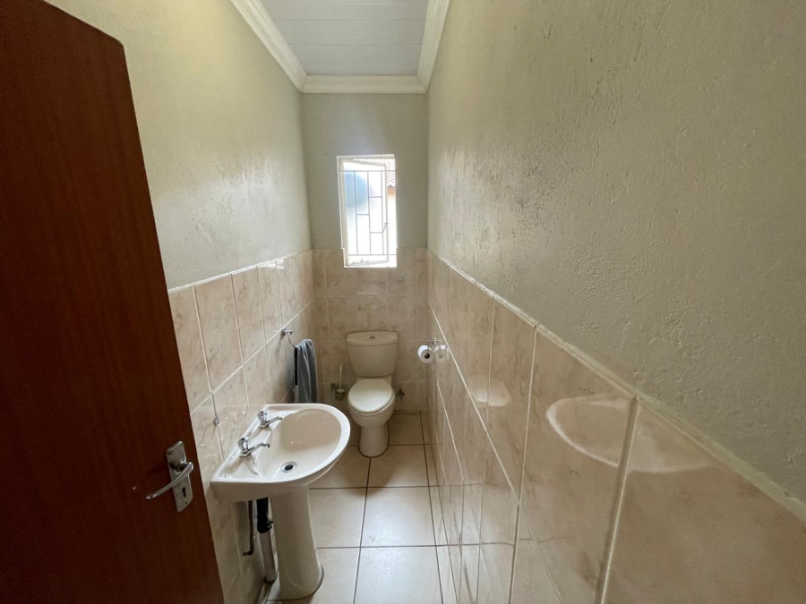 5 Bedroom Property for Sale in Bendor Limpopo