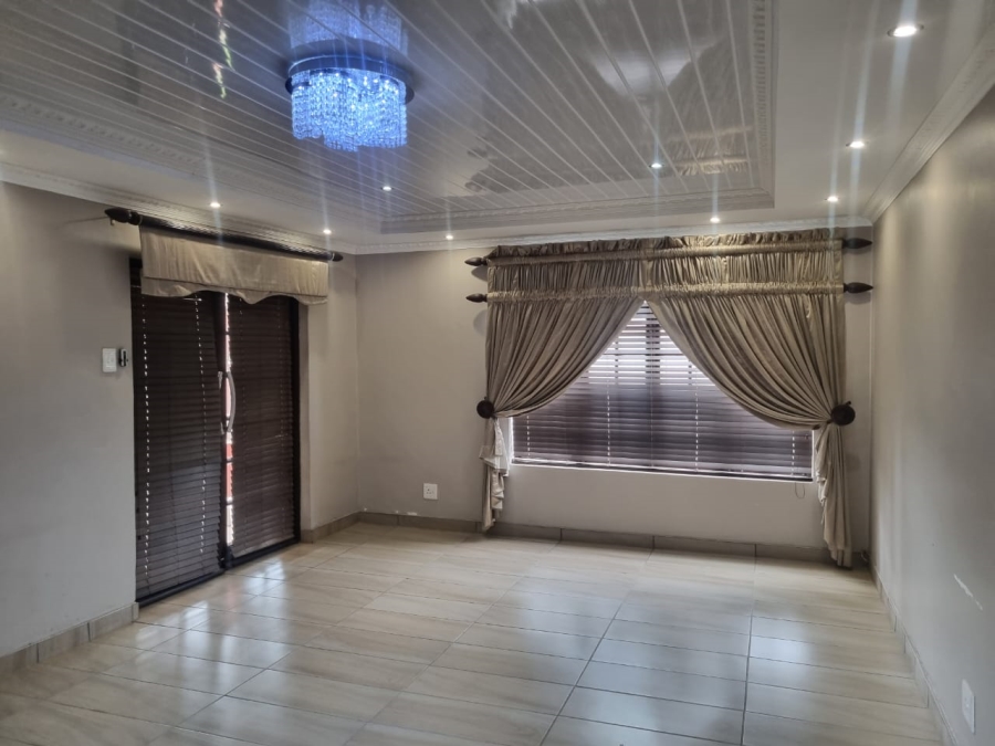 To Let 4 Bedroom Property for Rent in Flora Park Limpopo