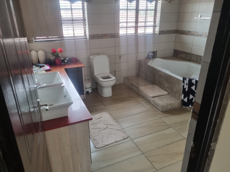 To Let 4 Bedroom Property for Rent in Flora Park Limpopo