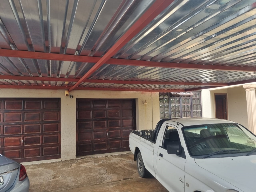 To Let 4 Bedroom Property for Rent in Flora Park Limpopo