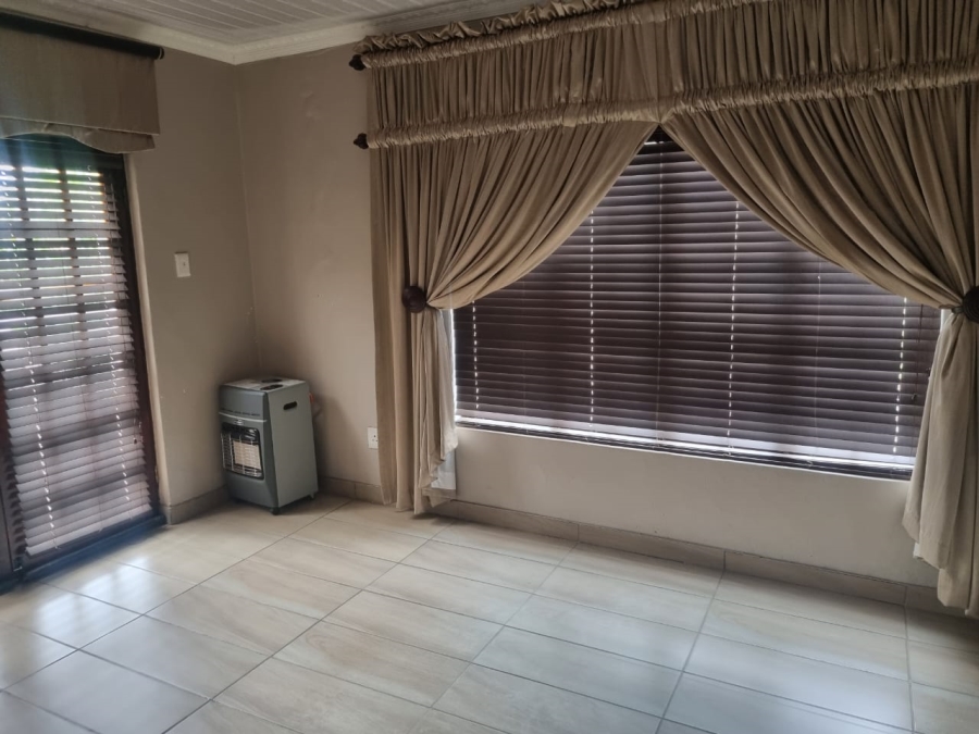 To Let 4 Bedroom Property for Rent in Flora Park Limpopo