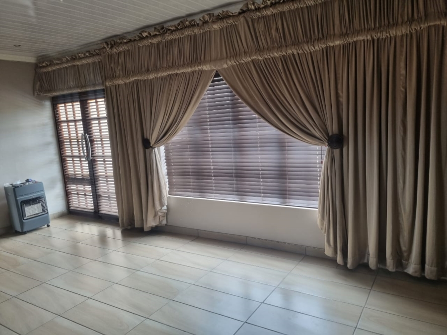 To Let 4 Bedroom Property for Rent in Flora Park Limpopo