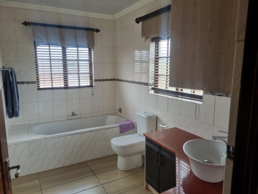 To Let 4 Bedroom Property for Rent in Flora Park Limpopo
