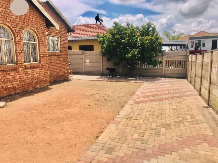 3 Bedroom Property for Sale in Madiba Park Limpopo