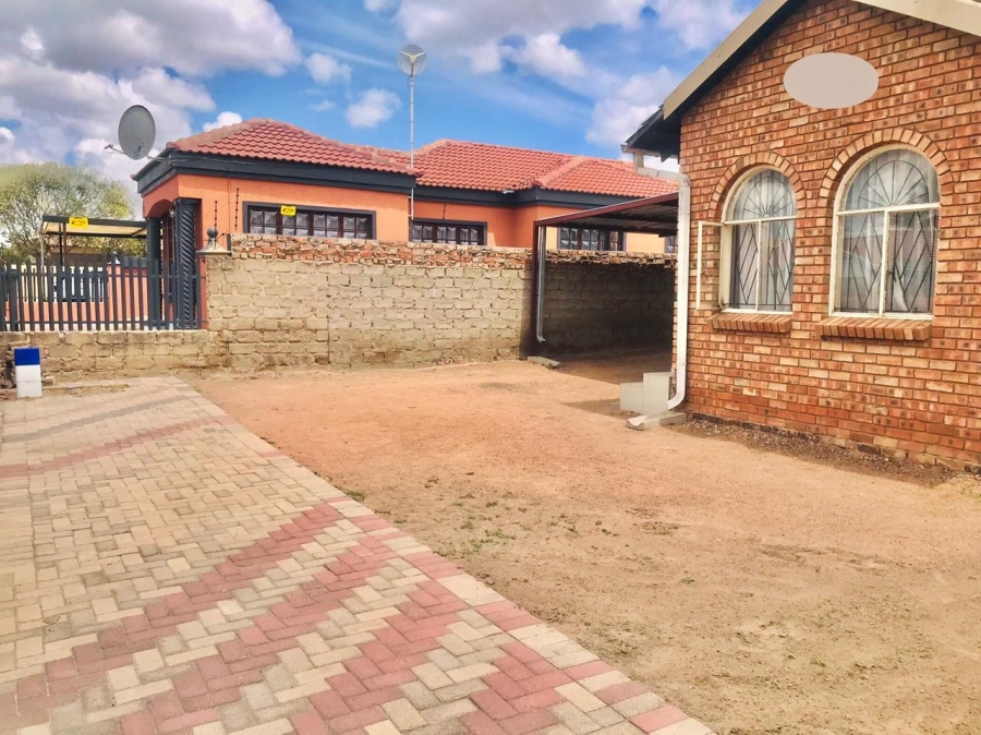 3 Bedroom Property for Sale in Madiba Park Limpopo