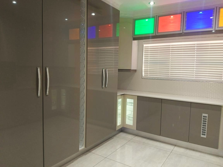 6 Bedroom Property for Sale in Bendor Limpopo