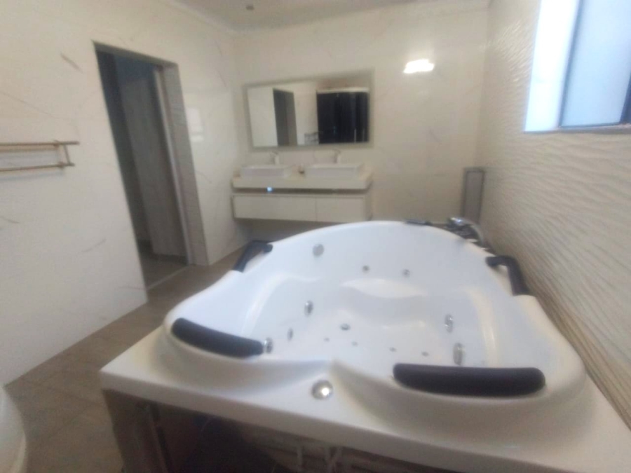 6 Bedroom Property for Sale in Bendor Limpopo