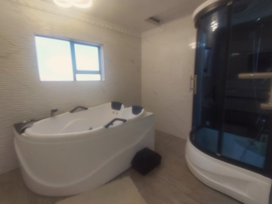 6 Bedroom Property for Sale in Bendor Limpopo